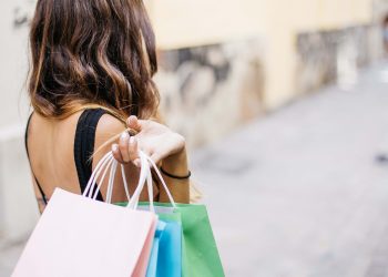 The Rise of E-commerce: How It’s Changing the Retail Landscape